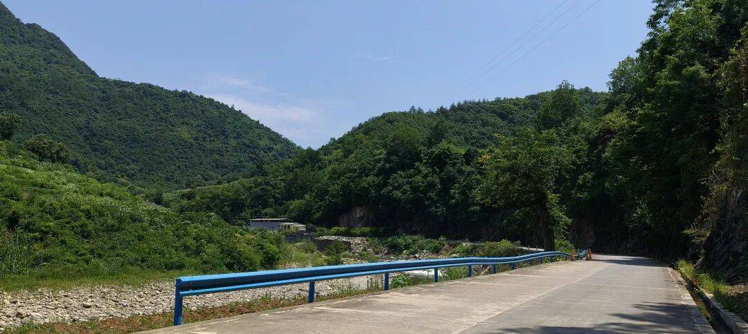 四川到山西摩旅游记三   今天骑不动道，风景太美