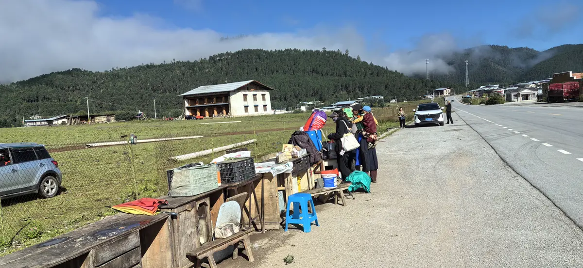摩旅第24段香格里拉市到丽江：虎跳金沙山壮丽、古城弥漫烟火气