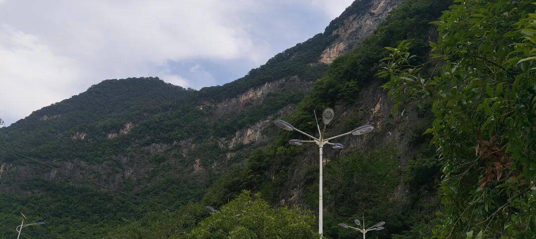 四川到山西摩旅游记三   今天骑不动道，风景太美