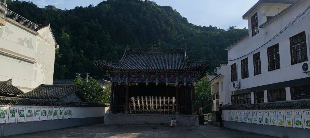 四川到山西摩旅游记三   今天骑不动道，风景太美