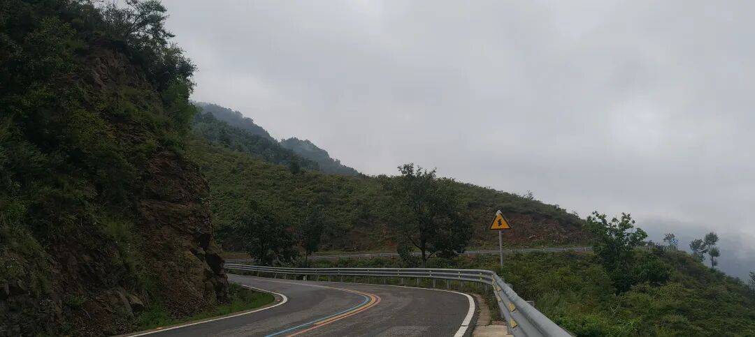 千里单骑走秦晋之十六 旷野、雨天、狂风、大雾、海拔 1500+,最孤独的盘山公路 千里单骑走秦晋之十六 旷野、雨天、狂风、大雾、海拔 1500+,最孤独的盘山公路