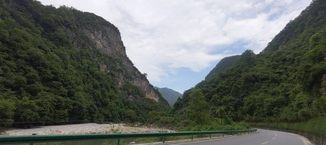 四川到山西摩旅游记三   今天骑不动道，风景太美