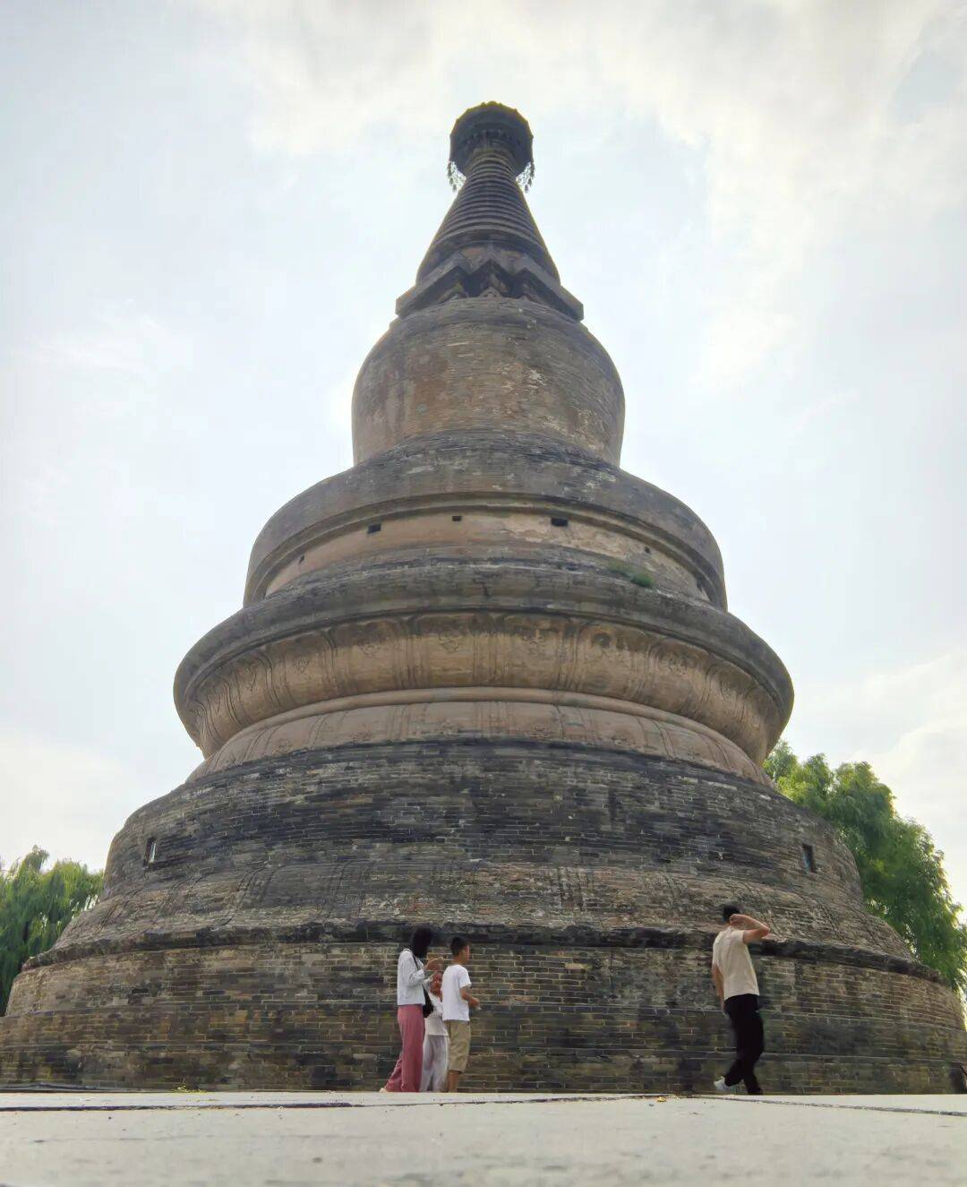 古塔无言，离别亦是一关｜摩旅西行日记10