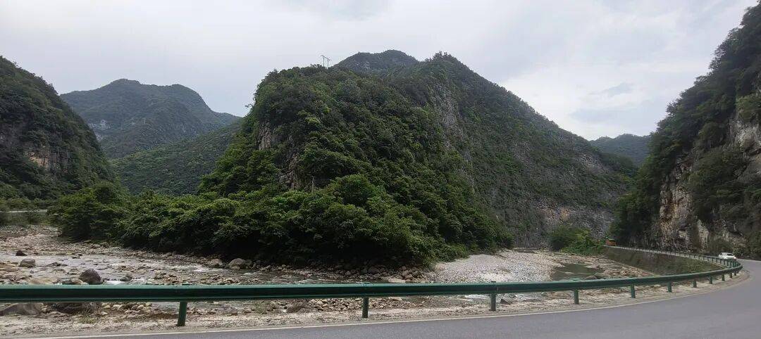 四川到山西摩旅游记三   今天骑不动道，风景太美