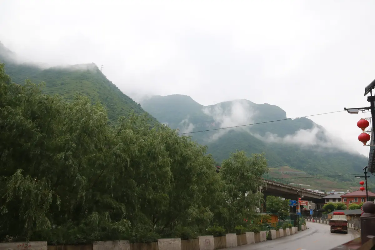 摩旅第3段武当山到安康：看最美汉江遇悠闲老板沾百姓喜气
