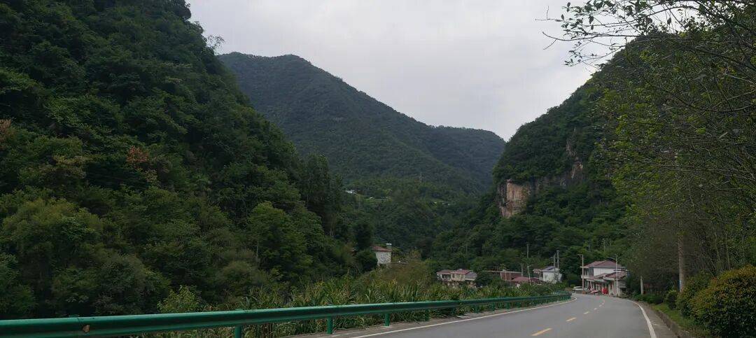 四川到山西摩旅游记三   今天骑不动道，风景太美