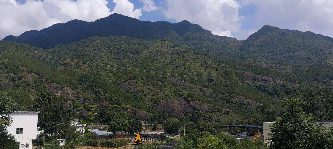 千里单骑走秦晋之三十五：从河南卢氏县到陕西山阳县，遇见五里川绝美丹崖仙境