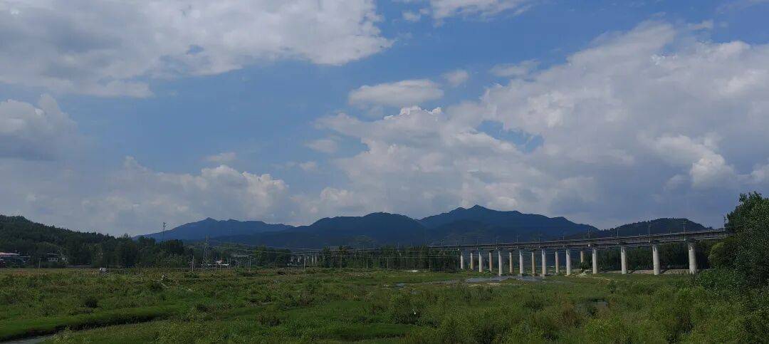 千里单骑走秦晋之三十五：从河南卢氏县到陕西山阳县，遇见五里川绝美丹崖仙境
