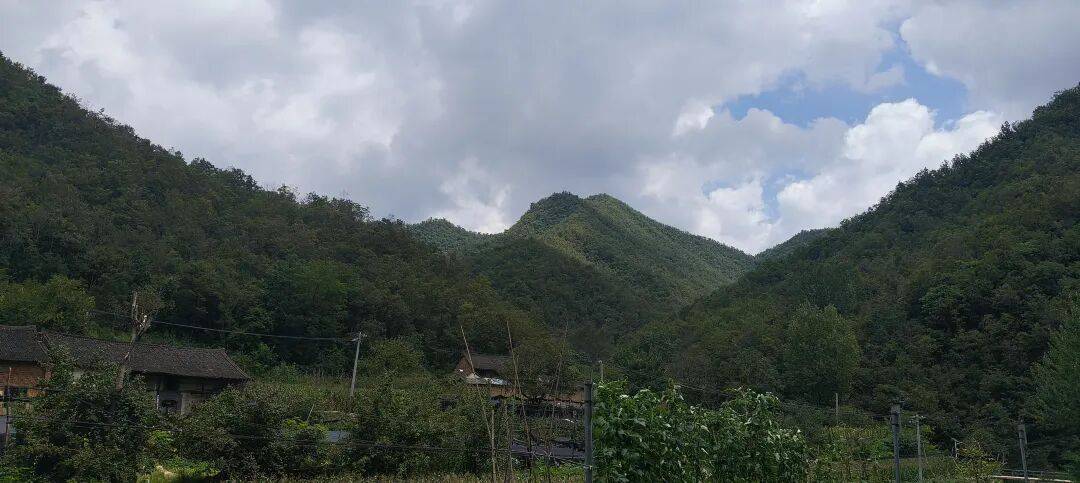 千里单骑走秦晋之三十五：从河南卢氏县到陕西山阳县，遇见五里川绝美丹崖仙境