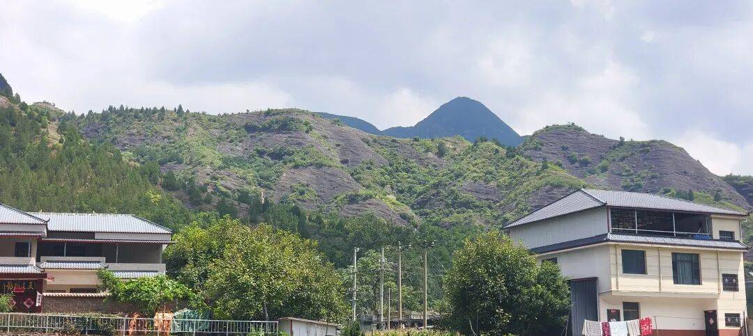 千里单骑走秦晋之三十五：从河南卢氏县到陕西山阳县，遇见五里川绝美丹崖仙境