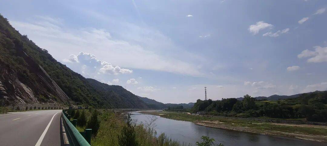 千里单骑走秦晋之三十五：从河南卢氏县到陕西山阳县，遇见五里川绝美丹崖仙境