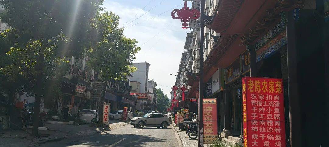 千里单骑走秦晋之三十五：从河南卢氏县到陕西山阳县，遇见五里川绝美丹崖仙境