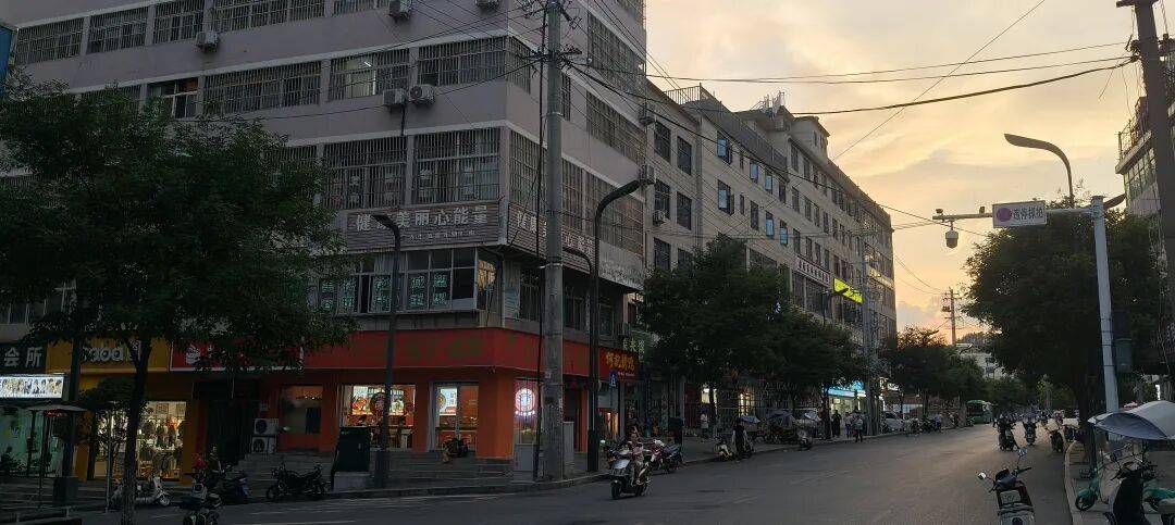 千里单骑走秦晋之三十五：从河南卢氏县到陕西山阳县，遇见五里川绝美丹崖仙境