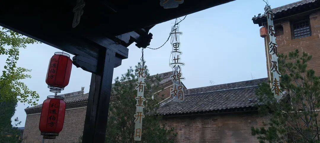 千里单骑走秦晋之二十八    上午见到大殿里的宋代开化寺壁画，下午遇到仙翁庙巨型明代壁画，晚上露宿山西古村