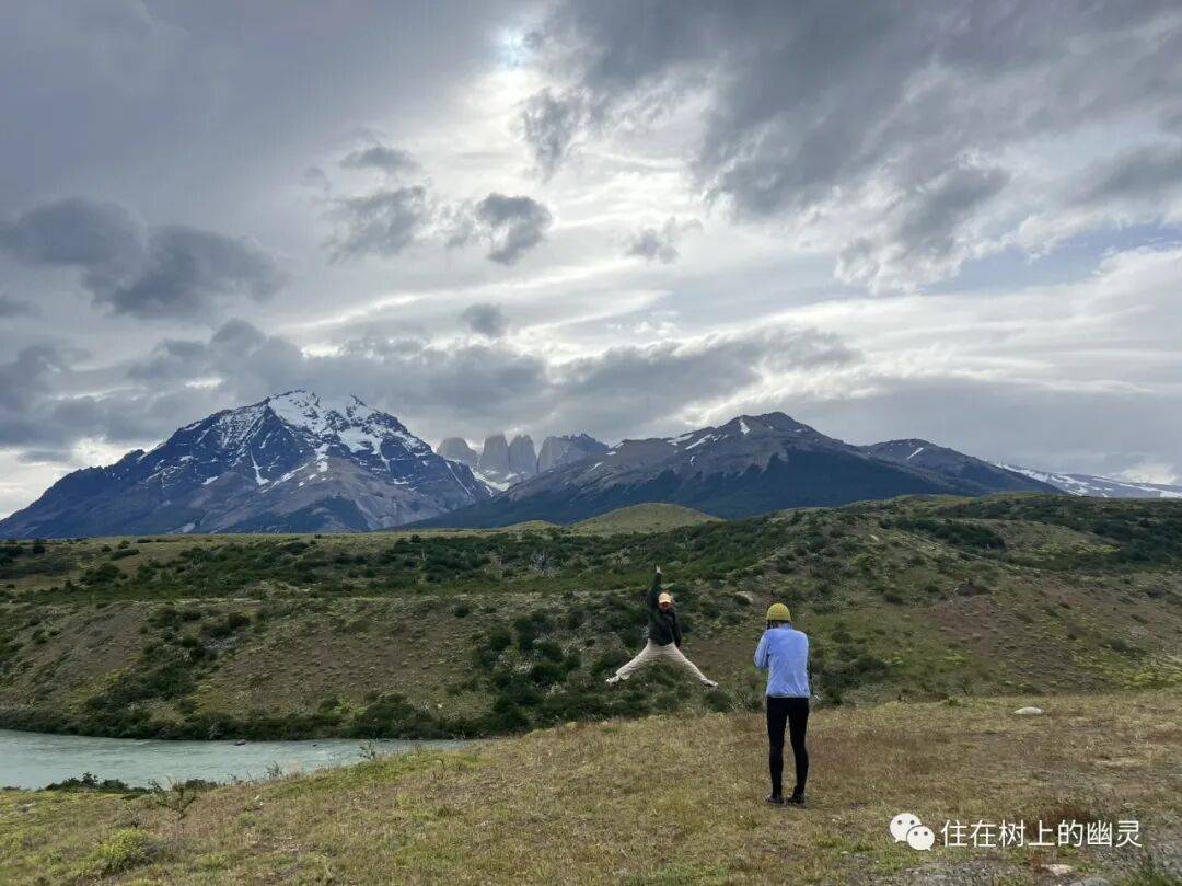 穿越美洲的摩旅 E12：麦德林，黑暗之后，早山骤明