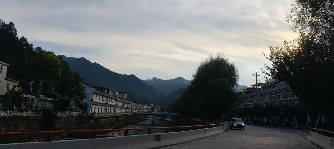 千里单骑走秦晋之三十五：从河南卢氏县到陕西山阳县，遇见五里川绝美丹崖仙境