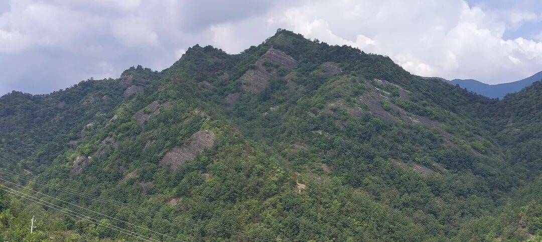 千里单骑走秦晋之三十五：从河南卢氏县到陕西山阳县，遇见五里川绝美丹崖仙境