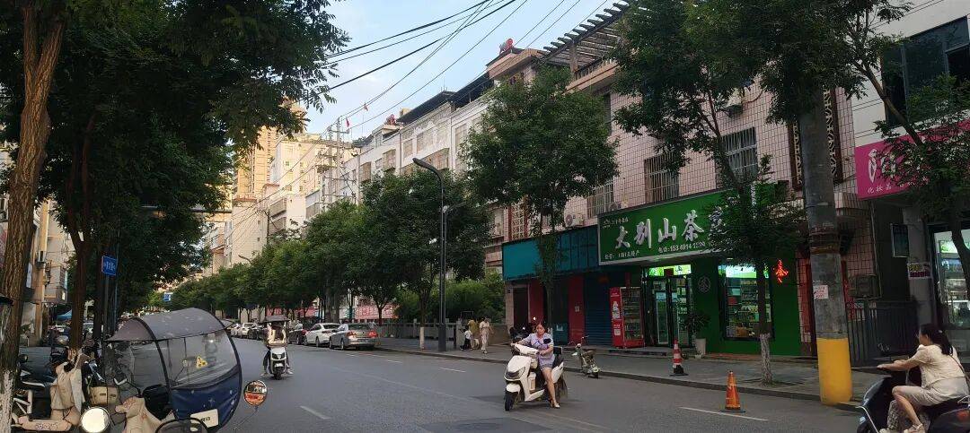 千里单骑走秦晋之三十五：从河南卢氏县到陕西山阳县，遇见五里川绝美丹崖仙境