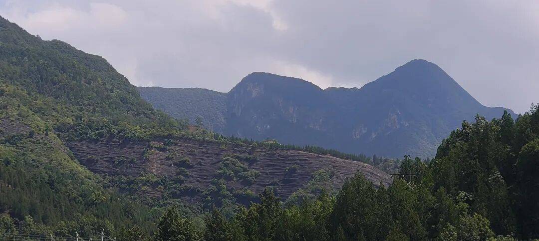 千里单骑走秦晋之三十五：从河南卢氏县到陕西山阳县，遇见五里川绝美丹崖仙境
