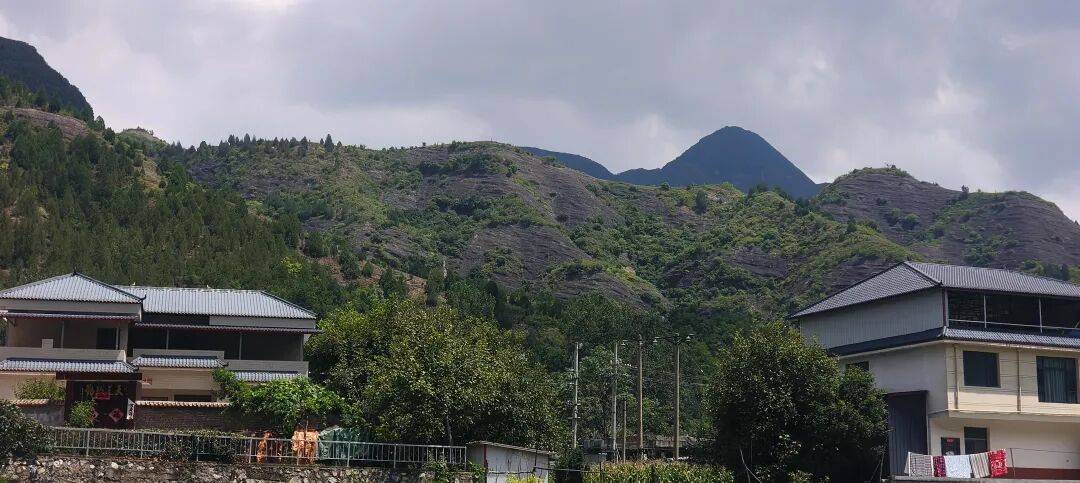千里单骑走秦晋之三十五：从河南卢氏县到陕西山阳县，遇见五里川绝美丹崖仙境