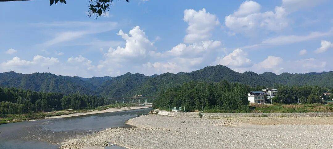 千里单骑走秦晋之三十五：从河南卢氏县到陕西山阳县，遇见五里川绝美丹崖仙境