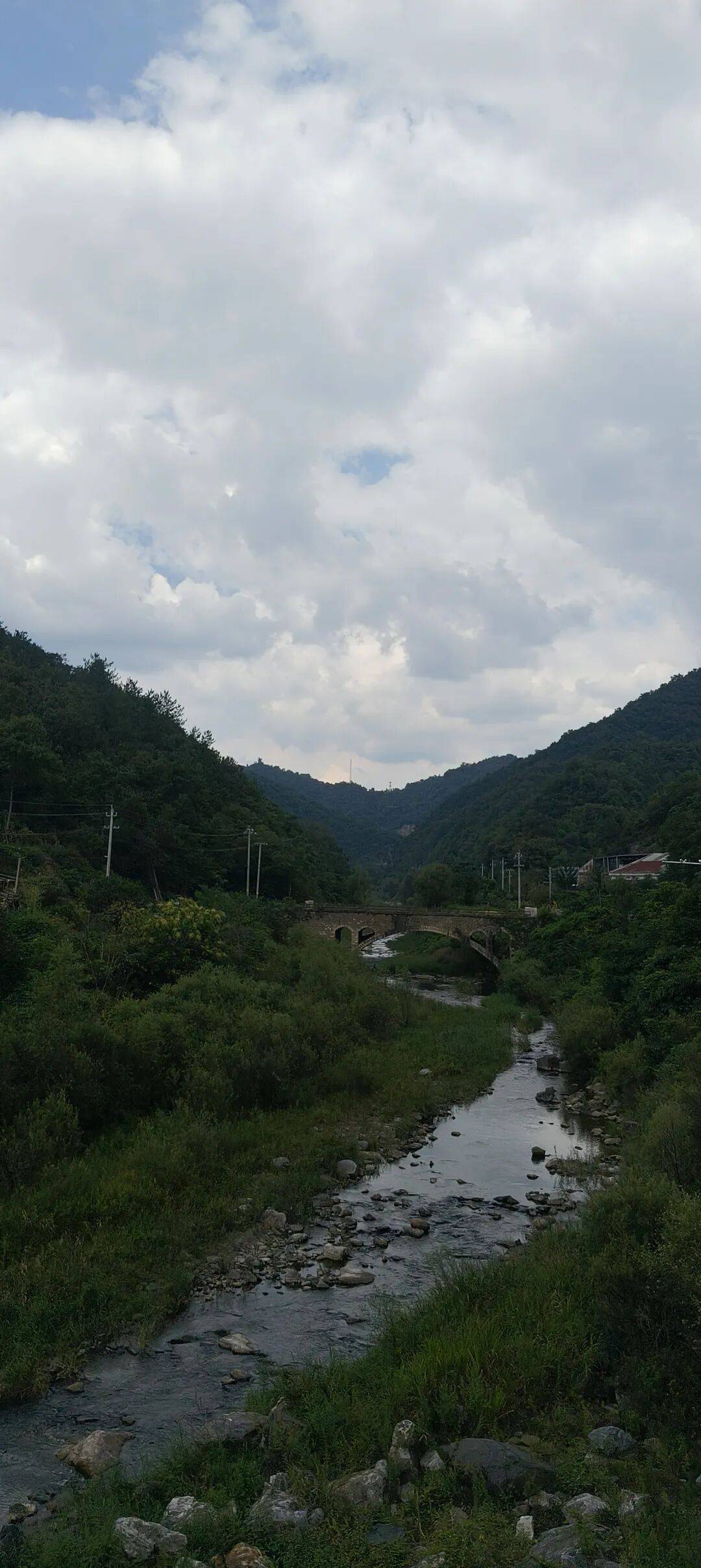 千里单骑走秦晋之三十五：从河南卢氏县到陕西山阳县，遇见五里川绝美丹崖仙境