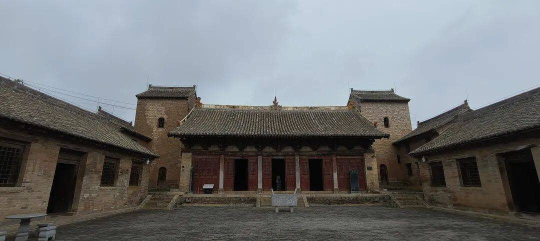 千里单骑走秦晋之三十：在高平崇明寺，遇上最早的宋代建筑，淋了一场大雨去冶底，看到活着的冶底岱庙