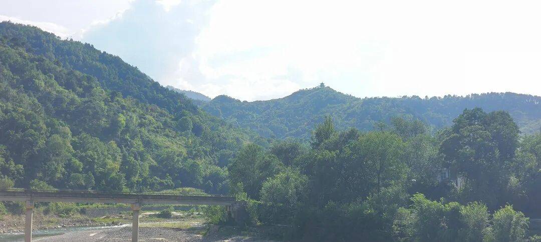 千里单骑走秦晋之三十五：从河南卢氏县到陕西山阳县，遇见五里川绝美丹崖仙境