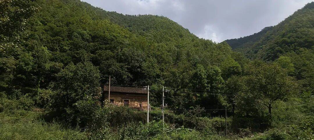 千里单骑走秦晋之三十五：从河南卢氏县到陕西山阳县，遇见五里川绝美丹崖仙境