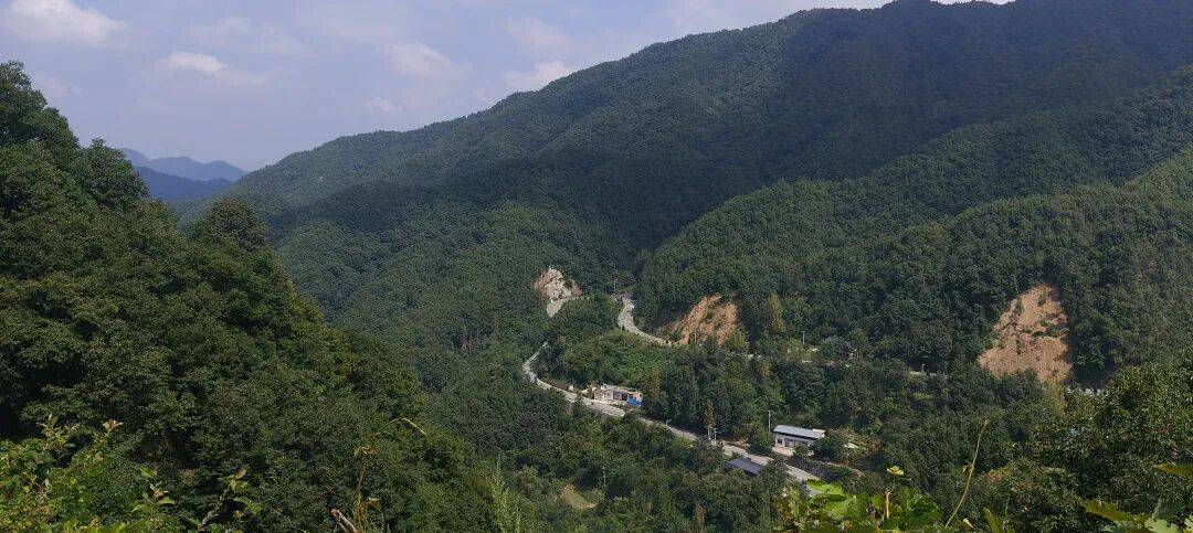 千里单骑走秦晋之三十五：从河南卢氏县到陕西山阳县，遇见五里川绝美丹崖仙境