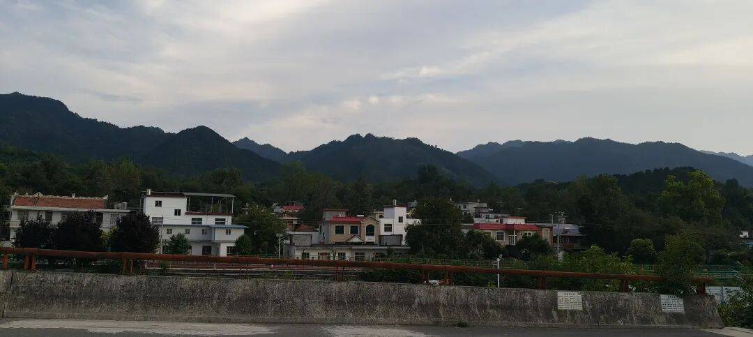 千里单骑走秦晋之三十五：从河南卢氏县到陕西山阳县，遇见五里川绝美丹崖仙境