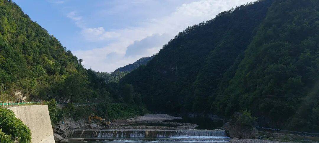 千里单骑走秦晋之三十五：从河南卢氏县到陕西山阳县，遇见五里川绝美丹崖仙境