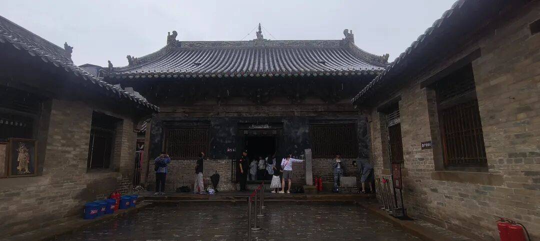 千里单骑走秦晋之二十四    在高平，冒雨游铁佛寺，躲进博物馆