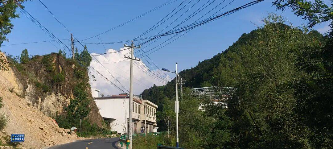 千里单骑走秦晋之三十五：从河南卢氏县到陕西山阳县，遇见五里川绝美丹崖仙境
