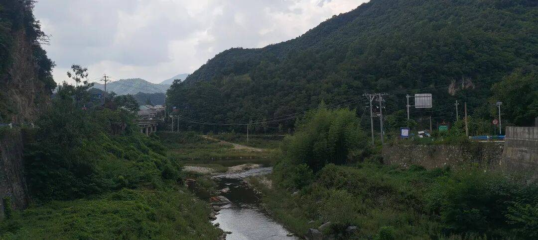 千里单骑走秦晋之三十五：从河南卢氏县到陕西山阳县，遇见五里川绝美丹崖仙境