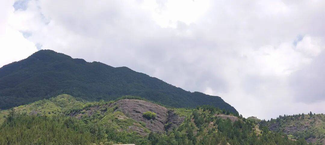 千里单骑走秦晋之三十五：从河南卢氏县到陕西山阳县，遇见五里川绝美丹崖仙境