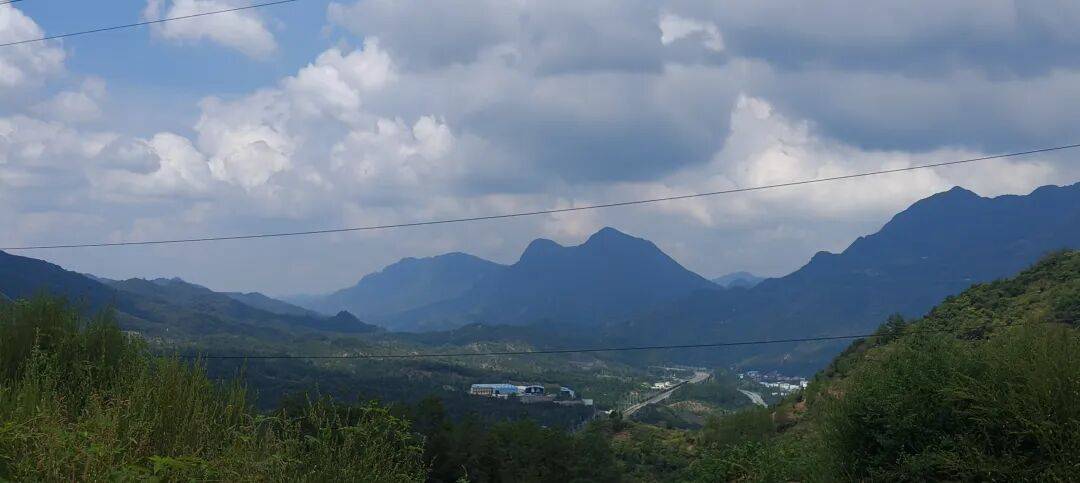 千里单骑走秦晋之三十五：从河南卢氏县到陕西山阳县，遇见五里川绝美丹崖仙境