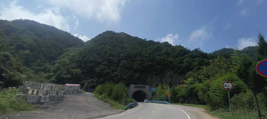 千里单骑走秦晋之三十五：从河南卢氏县到陕西山阳县，遇见五里川绝美丹崖仙境