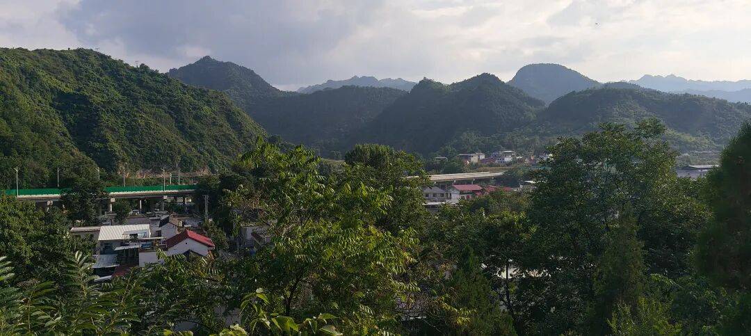 千里单骑走秦晋之三十五：从河南卢氏县到陕西山阳县，遇见五里川绝美丹崖仙境