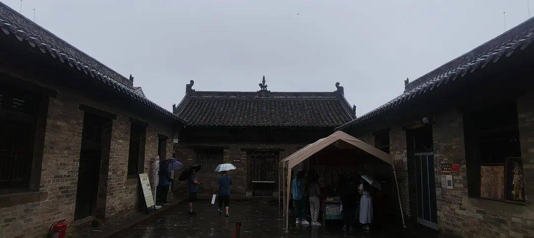 千里单骑走秦晋之二十四    在高平，冒雨游铁佛寺，躲进博物馆