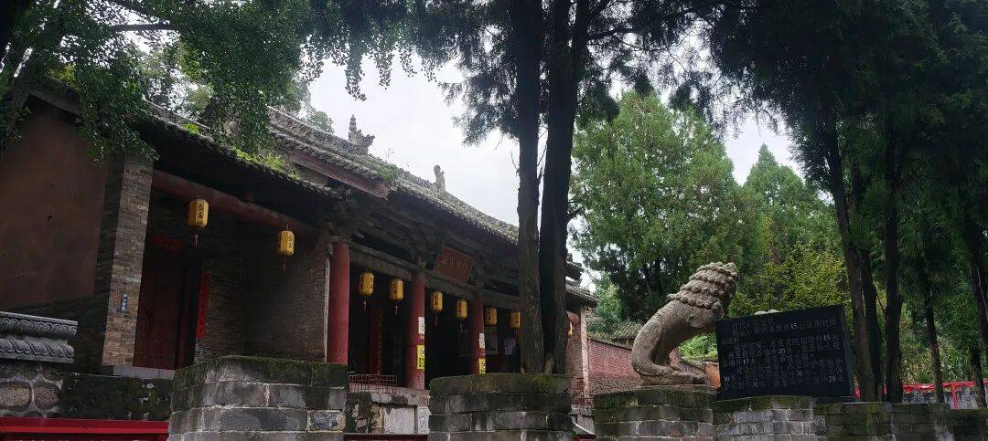 千里单骑走秦晋之三十：在高平崇明寺，遇上最早的宋代建筑，淋了一场大雨去冶底，看到活着的冶底岱庙