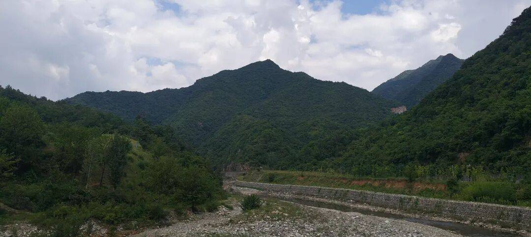 千里单骑走秦晋之三十五：从河南卢氏县到陕西山阳县，遇见五里川绝美丹崖仙境