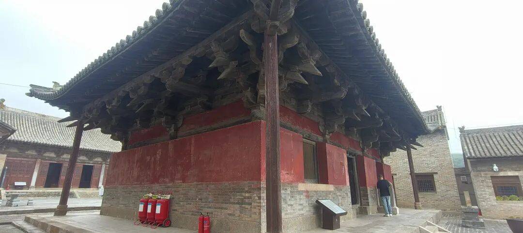 千里单骑走秦晋之三十：在高平崇明寺，遇上最早的宋代建筑，淋了一场大雨去冶底，看到活着的冶底岱庙