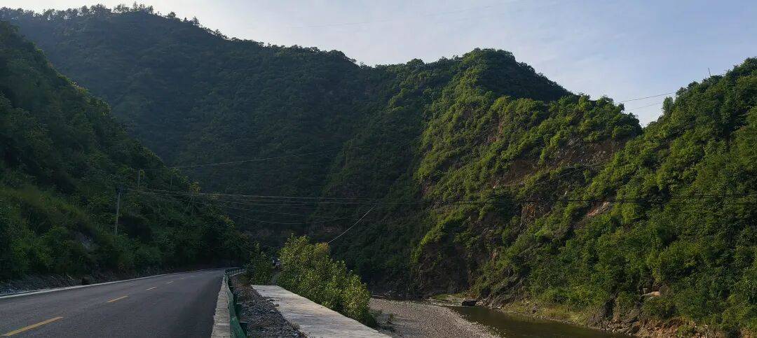 千里单骑走秦晋之三十五：从河南卢氏县到陕西山阳县，遇见五里川绝美丹崖仙境