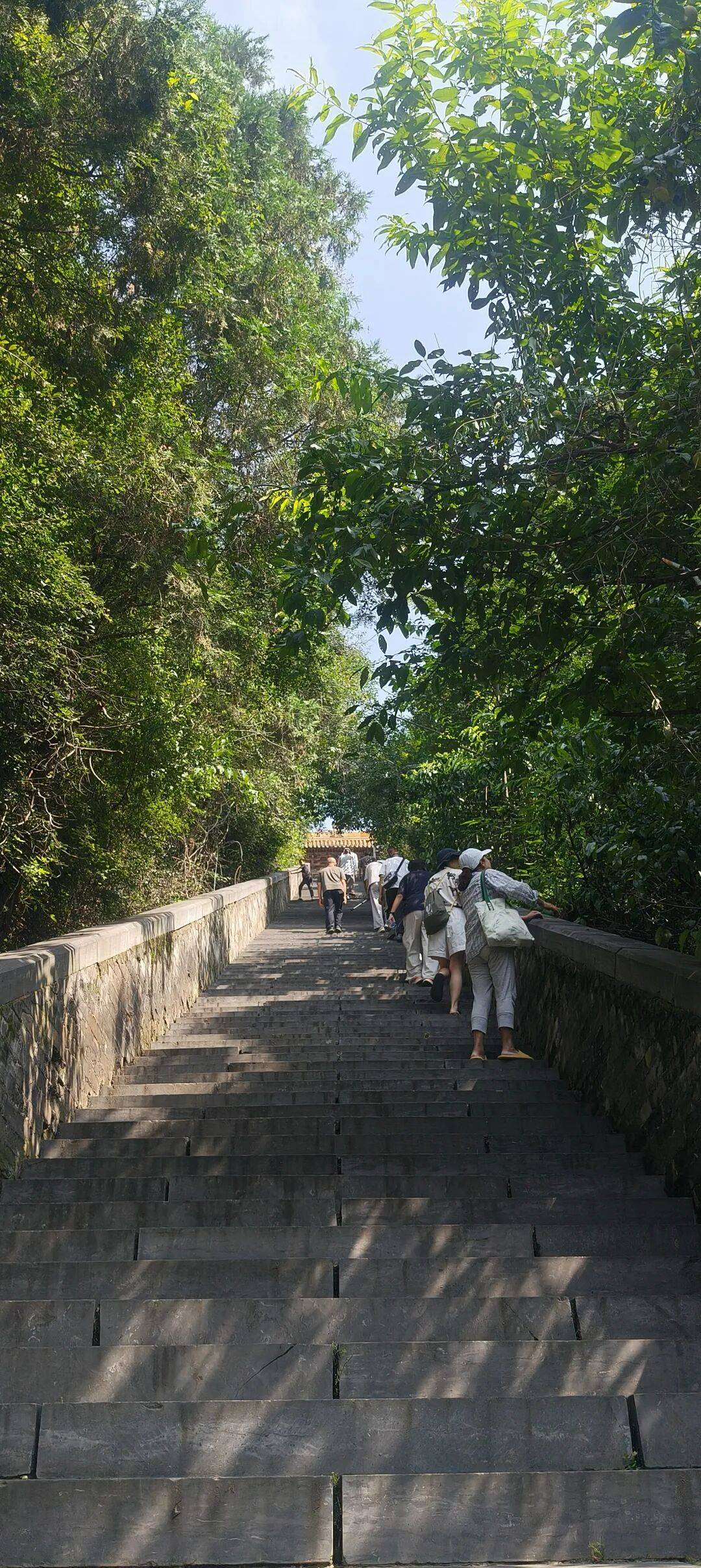 千里单骑走秦晋之二十八    上午见到大殿里的宋代开化寺壁画，下午遇到仙翁庙巨型明代壁画，晚上露宿山西古村